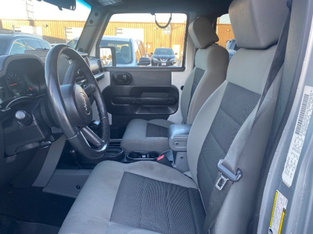 Jeep Wrangler Vehicle Full-screen Gallery Image 10