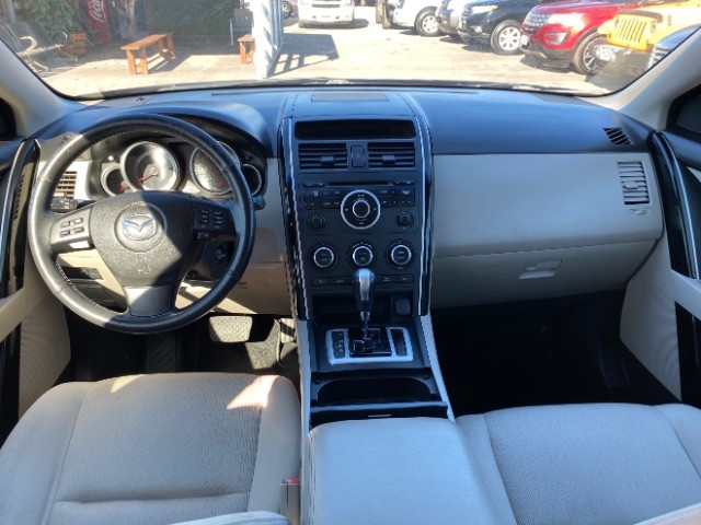 Mazda CX-9 Vehicle Full-screen Gallery Image 06