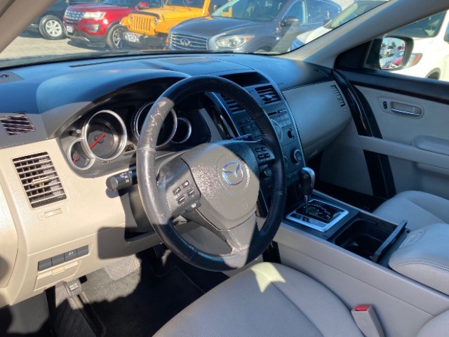 Mazda CX-9 Vehicle Full-screen Gallery Image 10