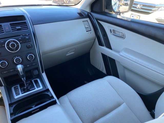 Mazda CX-9 Vehicle Full-screen Gallery Image 11