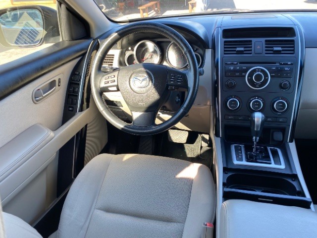 Mazda CX-9 Vehicle Full-screen Gallery Image 12