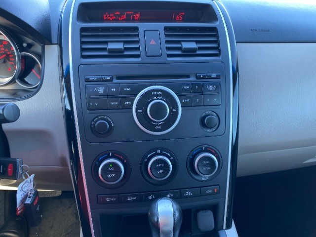 Mazda CX-9 Vehicle Full-screen Gallery Image 13