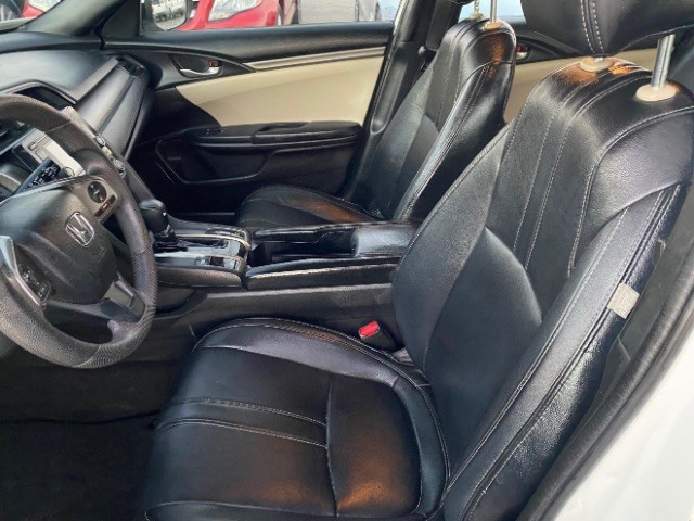 Honda Civic Hatchback Vehicle Full-screen Gallery Image 07