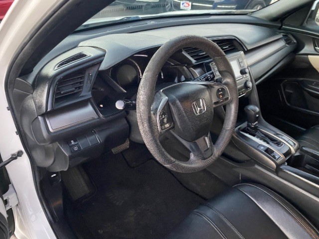 Honda Civic Hatchback Vehicle Full-screen Gallery Image 08