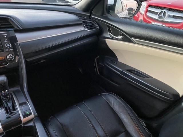 Honda Civic Hatchback Vehicle Full-screen Gallery Image 09