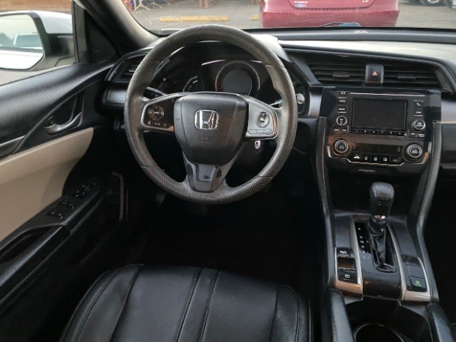 Honda Civic Hatchback Vehicle Full-screen Gallery Image 10