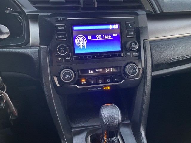 Honda Civic Hatchback Vehicle Full-screen Gallery Image 11