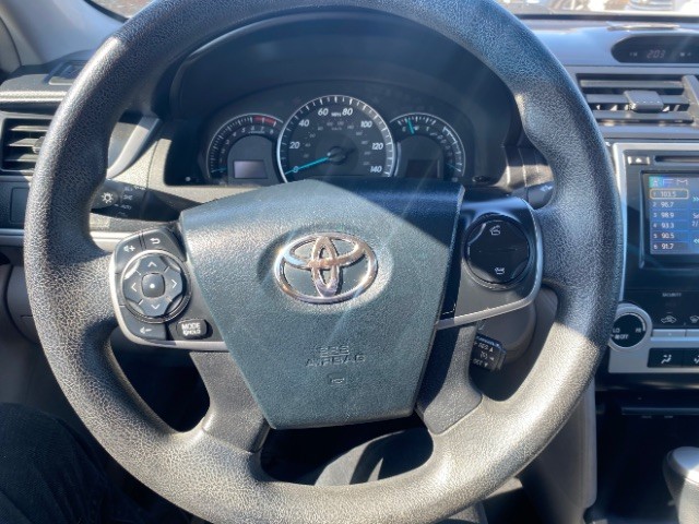 Toyota Camry Vehicle Full-screen Gallery Image 13