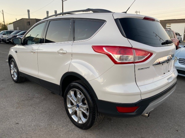 Ford Escape Vehicle Full-screen Gallery Image 04