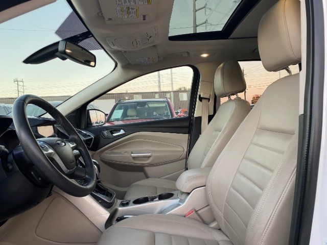 Ford Escape Vehicle Full-screen Gallery Image 08