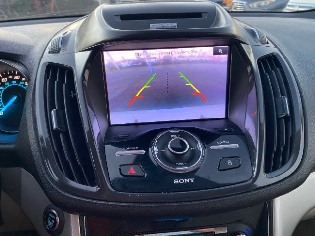 Ford Escape Vehicle Full-screen Gallery Image 12