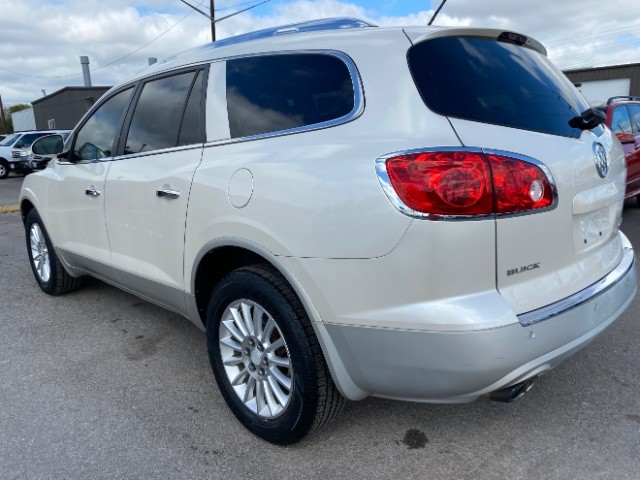 Buick Enclave Vehicle Full-screen Gallery Image 04