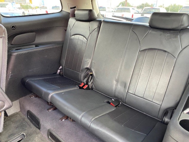 Buick Enclave Vehicle Full-screen Gallery Image 07