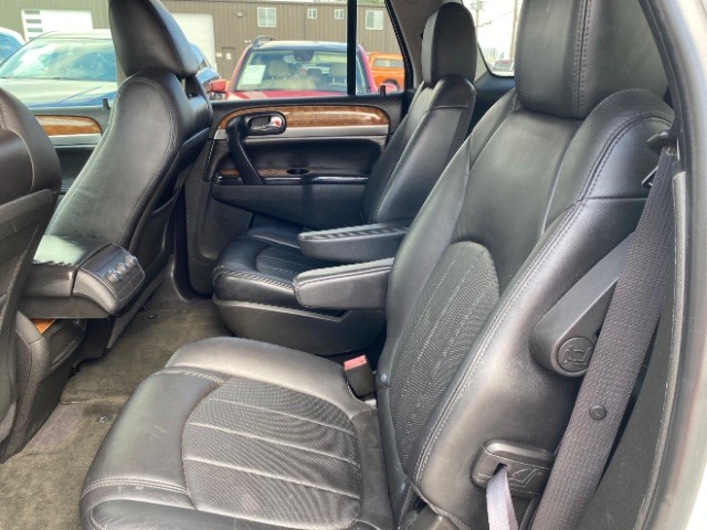 Buick Enclave Vehicle Full-screen Gallery Image 08