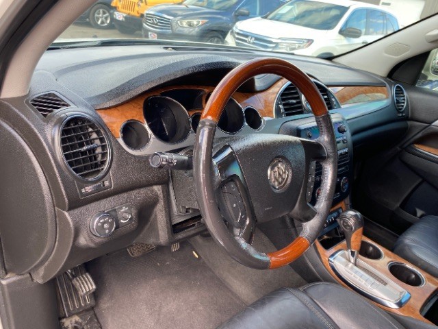 Buick Enclave Vehicle Full-screen Gallery Image 10