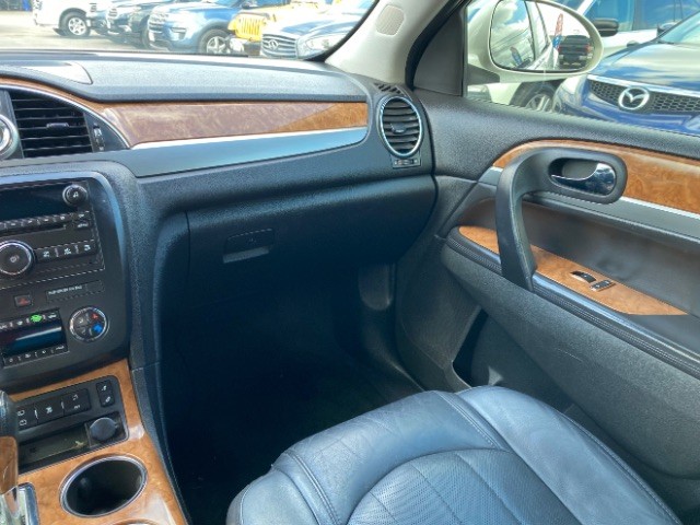 Buick Enclave Vehicle Full-screen Gallery Image 11