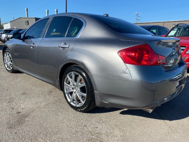 INFINITI G37 Sedan Vehicle Full-screen Gallery Image 04