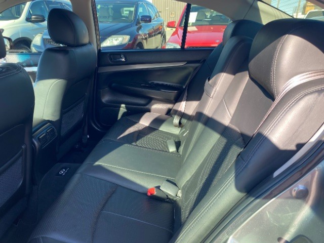 INFINITI G37 Sedan Vehicle Full-screen Gallery Image 07