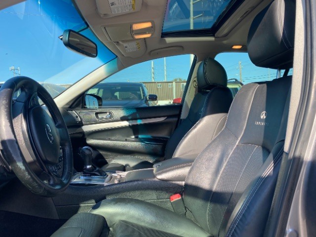 INFINITI G37 Sedan Vehicle Full-screen Gallery Image 08