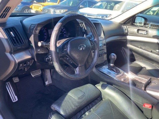 INFINITI G37 Sedan Vehicle Full-screen Gallery Image 09