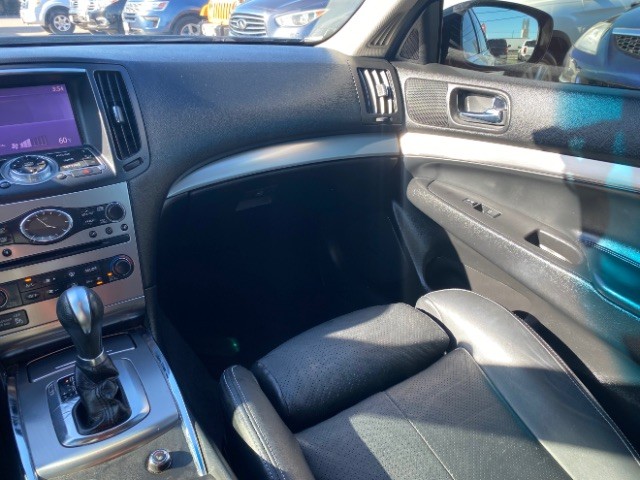 INFINITI G37 Sedan Vehicle Full-screen Gallery Image 10