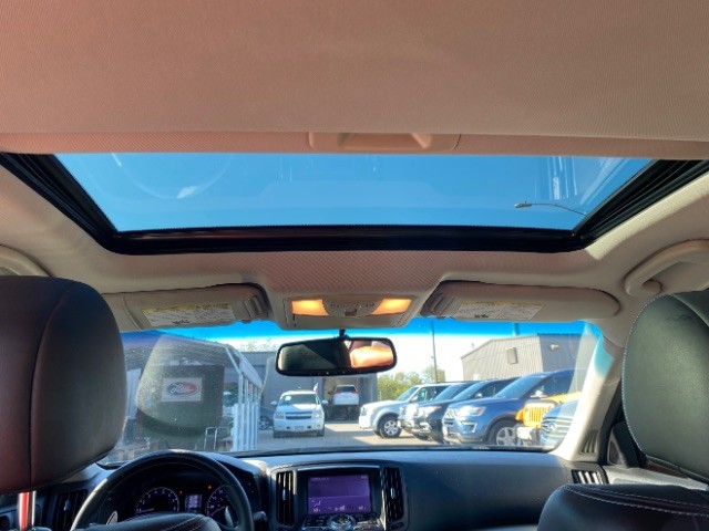 INFINITI G37 Sedan Vehicle Full-screen Gallery Image 12