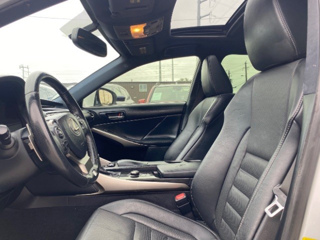 Lexus IS 250 Vehicle Full-screen Gallery Image 07