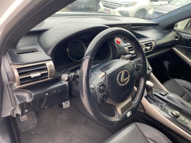 Lexus IS 250 Vehicle Full-screen Gallery Image 08