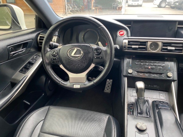 Lexus IS 250 Vehicle Full-screen Gallery Image 10