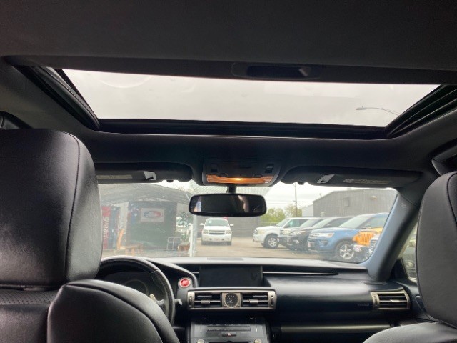 Lexus IS 250 Vehicle Full-screen Gallery Image 11