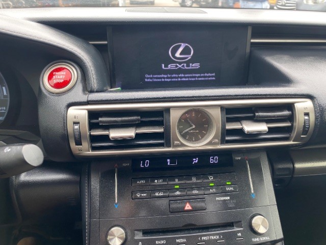 Lexus IS 250 Vehicle Full-screen Gallery Image 12