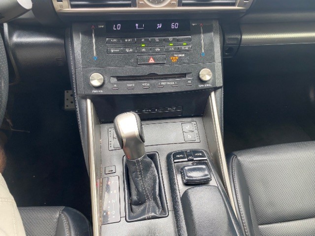 Lexus IS 250 Vehicle Full-screen Gallery Image 13