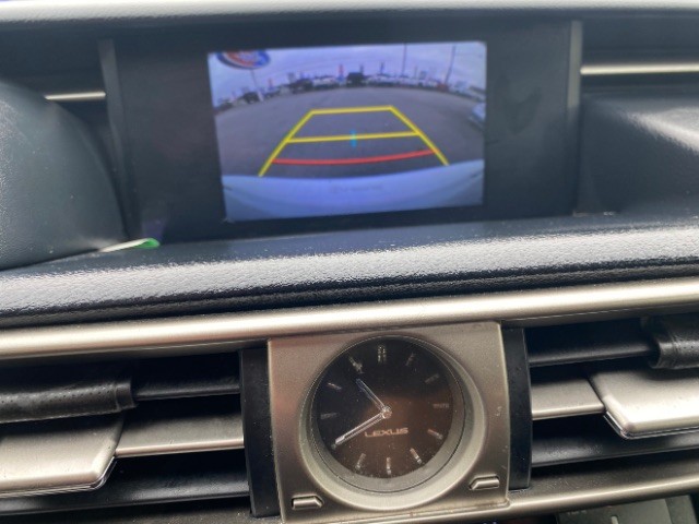 Lexus IS 250 Vehicle Full-screen Gallery Image 14