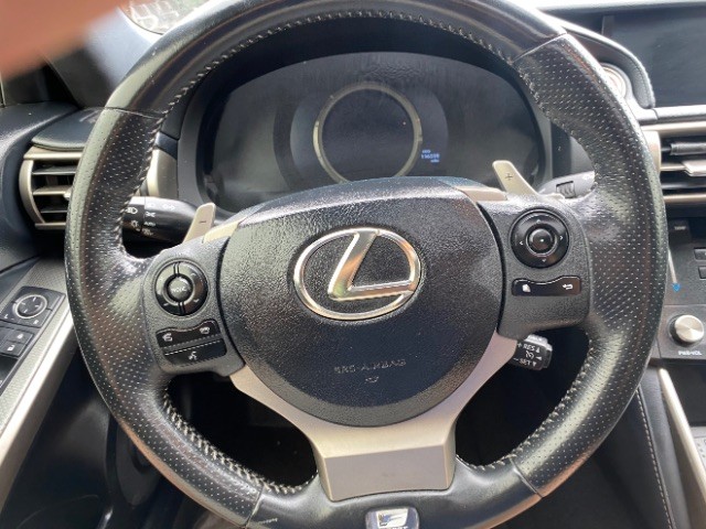 Lexus IS 250 Vehicle Full-screen Gallery Image 15