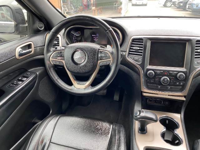 Jeep Grand Cherokee Vehicle Full-screen Gallery Image 11