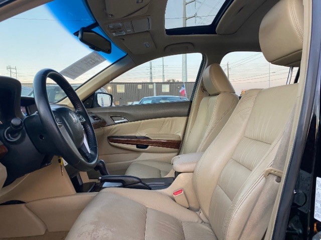 Honda Accord Sedan Vehicle Full-screen Gallery Image 08