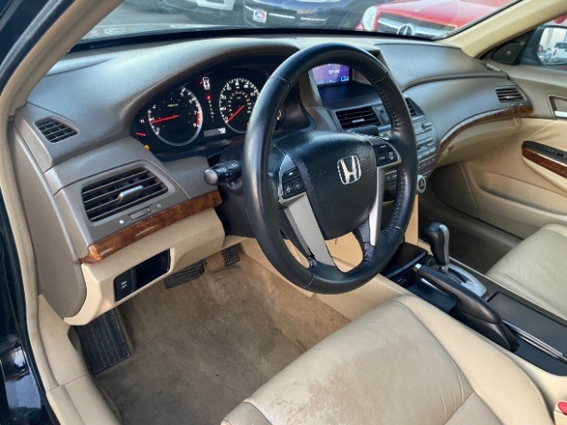 Honda Accord Sedan Vehicle Full-screen Gallery Image 09