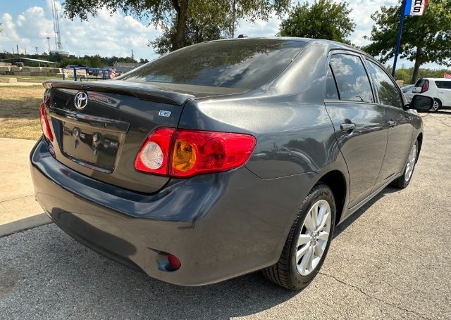 Toyota Corolla Vehicle Full-screen Gallery Image 04