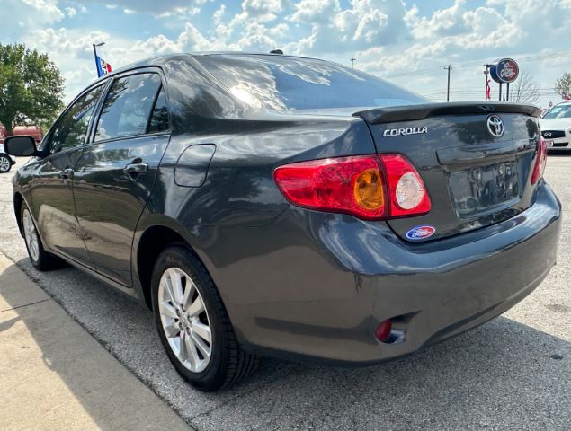 Toyota Corolla Vehicle Full-screen Gallery Image 05