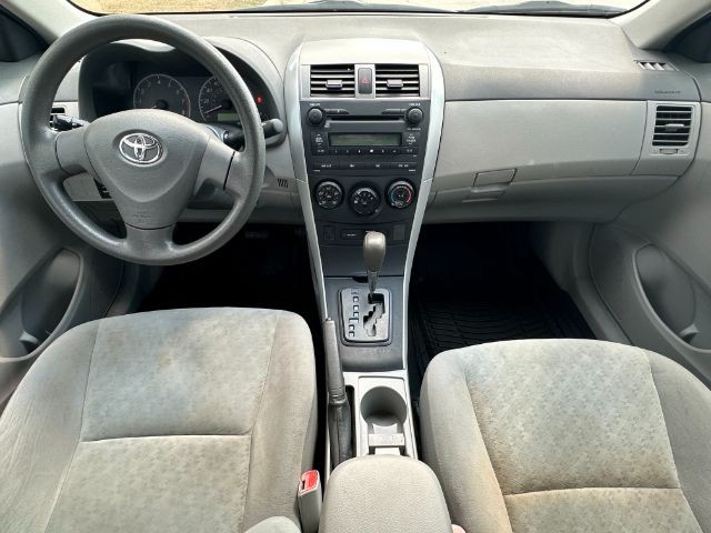 Toyota Corolla Vehicle Full-screen Gallery Image 06