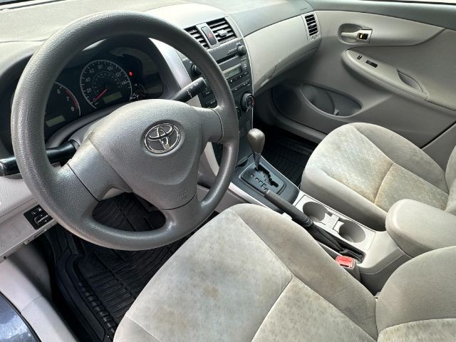 Toyota Corolla Vehicle Full-screen Gallery Image 07