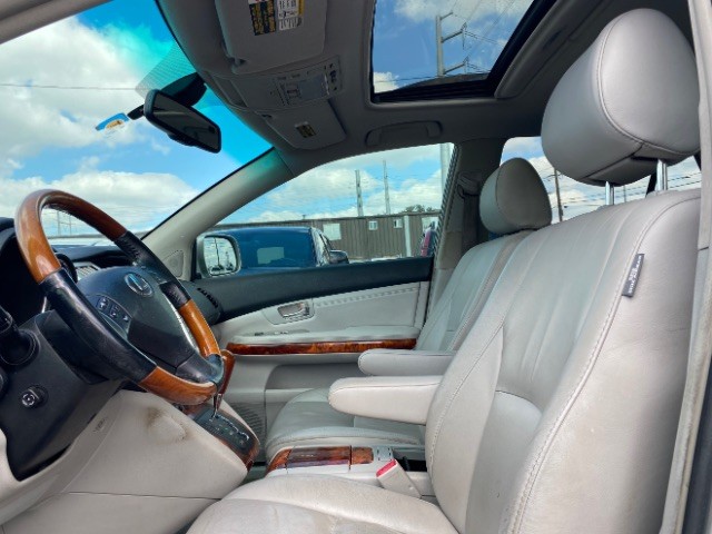 Lexus RX 350 Vehicle Full-screen Gallery Image 08