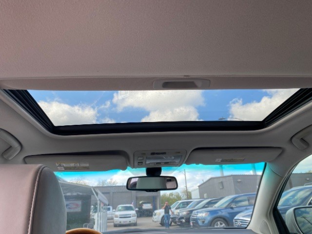 Lexus RX 350 Vehicle Full-screen Gallery Image 12