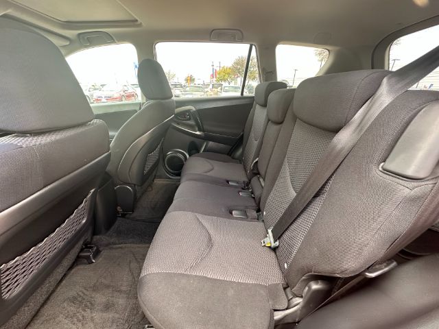 Toyota RAV4 Vehicle Full-screen Gallery Image 11