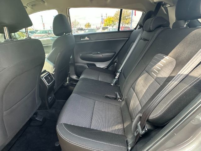 Kia Sportage Vehicle Full-screen Gallery Image 09