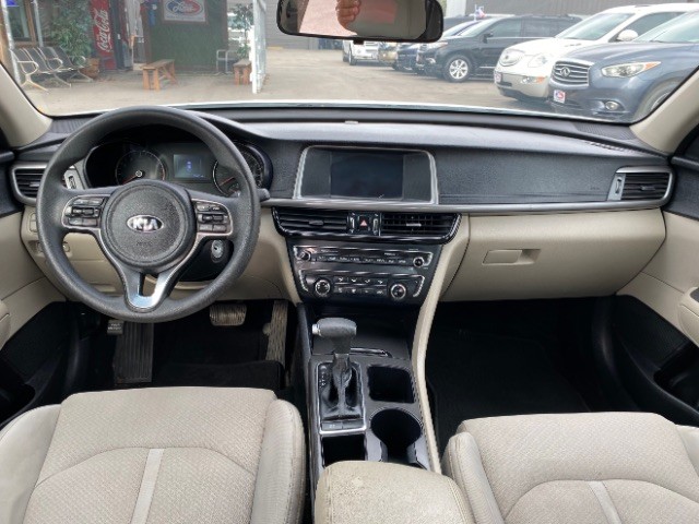 Kia Optima Vehicle Full-screen Gallery Image 06