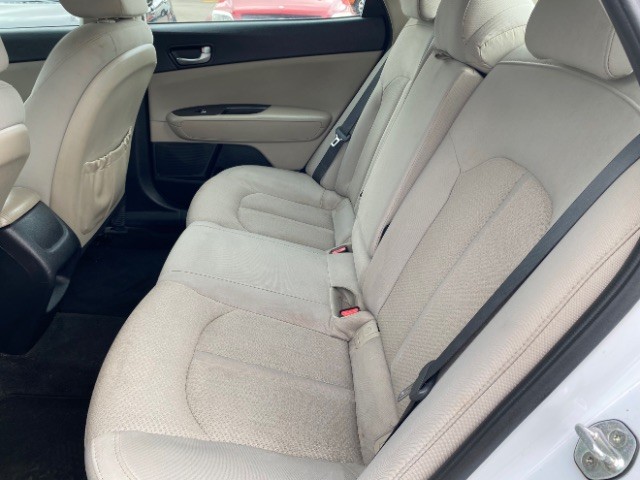 Kia Optima Vehicle Full-screen Gallery Image 07