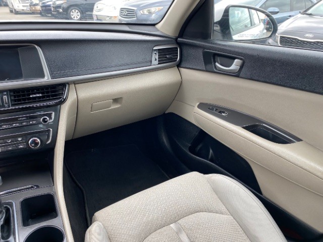 Kia Optima Vehicle Full-screen Gallery Image 10