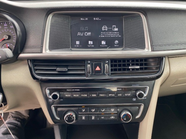 Kia Optima Vehicle Full-screen Gallery Image 12