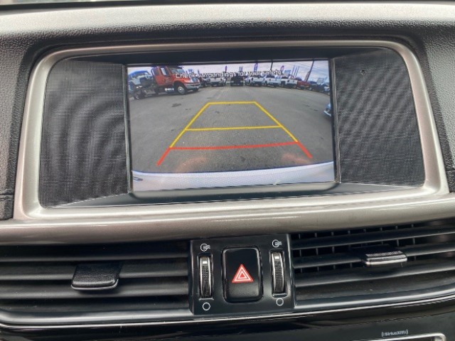 Kia Optima Vehicle Full-screen Gallery Image 13